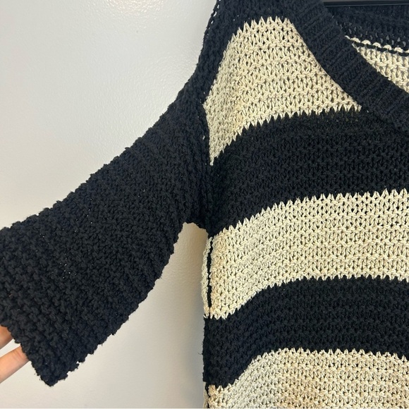 Free People Black & Cream Striped Chunky Pullover Knit V-neck Sweater Size XS - Picture 8 of 11